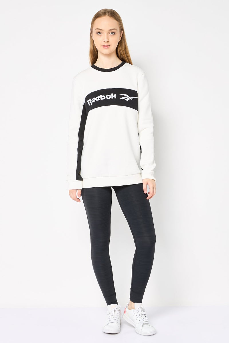 Reebok سويت شيرت رياضي نسائي مناسب في الهواء الطلق، أبيض فاتح - Image 2